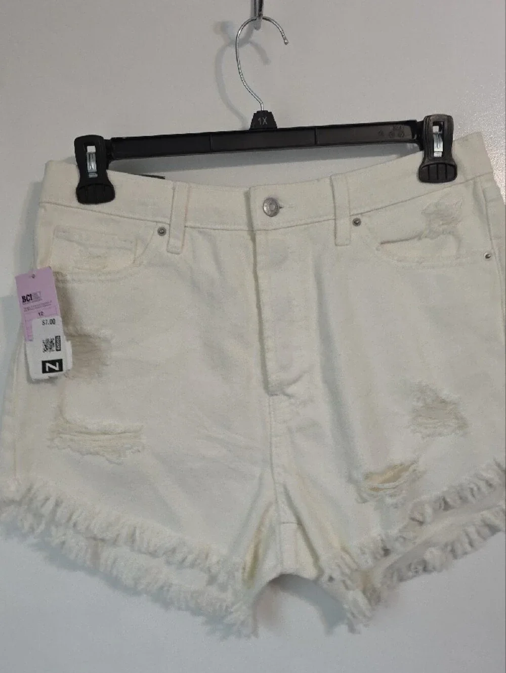 NWT wild fable Off White Distressed Frayed-Hem Denim Shorts SZ 12 - Picture 4 of 8